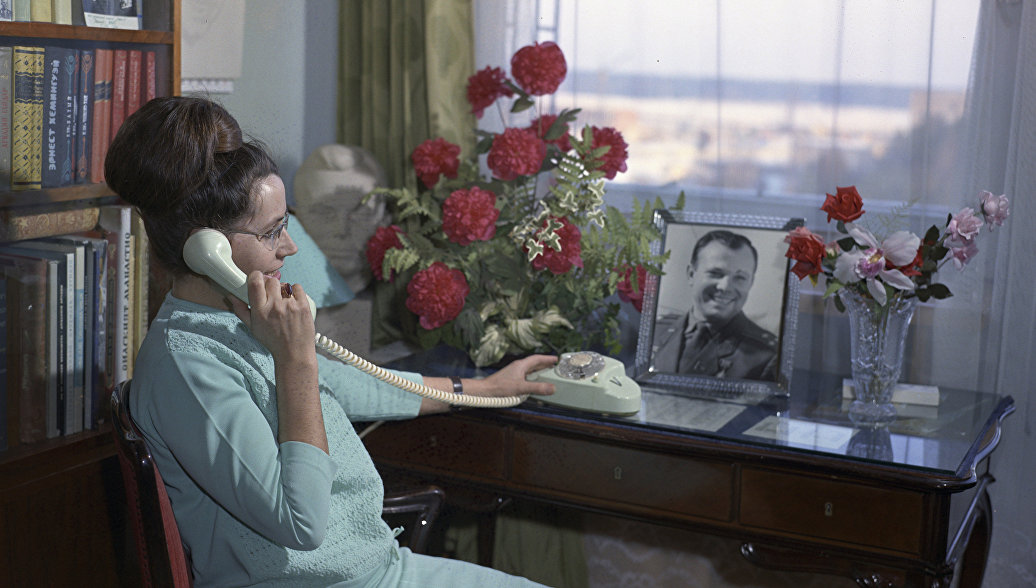 Почему вдова гагарина почти 50 лет молчит о муже Почему вдова гагарина почти 50 лет молчит о муже