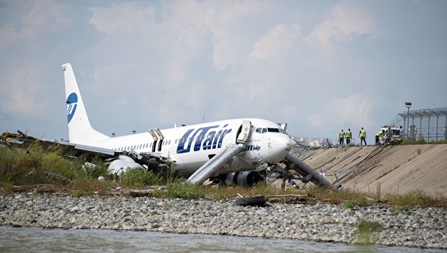 Авария Boeing в Сочи: 18 человек пострадали, погиб сотрудник аэропорта