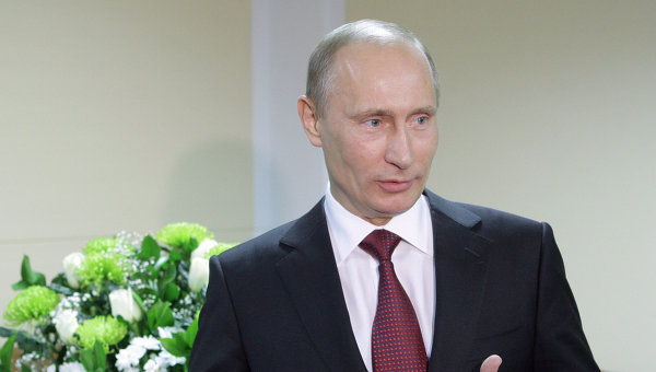 Путин с цветами для поздравления Путин с цветами для поздравления