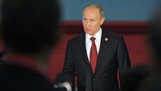 Президент России Владимир Путин во время общения с российской прессой в Шанхае Президент России Владимир Путин во время общения с российской прессой в Шанхае