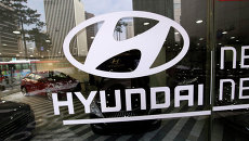 Автосалон Hyundai. Архивное фото Автосалон Hyundai. Архивное фото