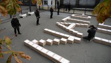 Коробки с подписями украинцев в поддержку проведения референдума о вступлении Украины в НАТО Коробки с подписями украинцев в поддержку проведения референдума о вступлении Украины в НАТО