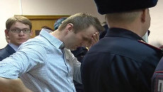 Условный и реальный сроки: суд вынес вердикт братьям Навальным Условный и реальный сроки: суд вынес вердикт братьям Навальным