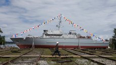 Рабочий у головного корабля противоминной обороны нового поколения Александр Обухов. Архивное фото Рабочий у головного корабля противоминной обороны нового поколения Александр Обухов. Архивное фото