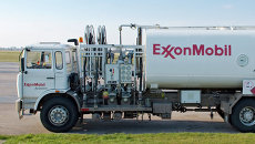 Автомобиль компании ExxonMobil. Архивное фото Автомобиль компании ExxonMobil. Архивное фото