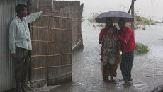 Проливной дождь в Бангладеш. Архивное фото Проливной дождь в Бангладеш. Архивное фото