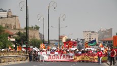 Шествие участников митинга протеста Шествие участников митинга протеста