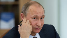 Президент России Владимир Путин во время встречи с руководителями ведущих мировых информационных агентств в рамках XIX Петербургского экономического форума. Президент России Владимир Путин во время встречи с руководителями ведущих мировых информационных агентств в рамках XIX Петербургского экономического форума.