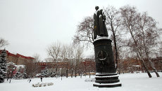 Бронзовый памятник Ф.Э. Дзержинскому. Архивное фото Бронзовый памятник Ф.Э. Дзержинскому. Архивное фото