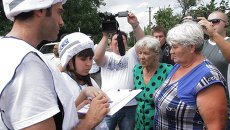 Сотрудники ОБСЕ в селе Саханка Донецкой области. Архивное фото Сотрудники ОБСЕ в селе Саханка Донецкой области. Архивное фото