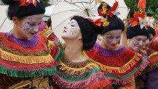 Участники праздничного шествия по проспекту Мира в честь празднования Дня города в Калининграде Участники праздничного шествия по проспекту Мира в честь празднования Дня города в Калининграде