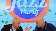 Генеральный директор МИА Россия сегодня Дмитрий Киселев и арт-директор Международного фестиваля Koktebel Jazz Party Михаил Иконников Генеральный директор МИА Россия сегодня Дмитрий Киселев и арт-директор Международного фестиваля Koktebel Jazz Party Михаил Иконников