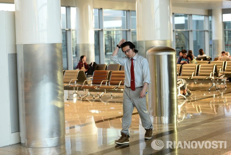 В аэропорту Шереметьево второй месяц живет японский журналист Тэтсуя Або В аэропорту Шереметьево второй месяц живет японский журналист Тэтсуя Або