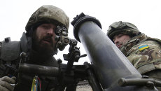Украинские военнослужащие с минометом. Архивное фото Украинские военнослужащие с минометом. Архивное фото