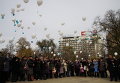 Участники митинга-реквиема в Донецке по жертвам авиакатастрофы лайнера Airbus-321 авиакомпании Когалымавиа, который выполнял рейс 9268 Шарм эш-Шейх - Санкт-Петербург, отпускают шары с именами погибших Участники митинга-реквиема в Донецке по жертвам авиакатастрофы лайнера Airbus-321 авиакомпании Когалымавиа, который выполнял рейс 9268 Шарм эш-Шейх - Санкт-Петербург, отпускают шары с именами погибших