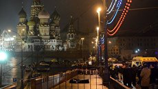 На месте убийства политика Бориса Немцова, который был застрелен на Москворецком мосту На месте убийства политика Бориса Немцова, который был застрелен на Москворецком мосту