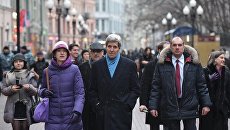 Госсекретарь США Джон Керри во время прогулки по Арбату Госсекретарь США Джон Керри во время прогулки по Арбату