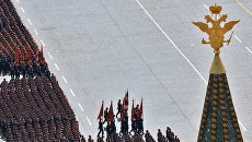 Военнослужащие парадных расчетов во время военного парада в ознаменование 70-летия Победы в Великой Отечественной войне 1941-1945 годов. Архивное фото Военнослужащие парадных расчетов во время военного парада в ознаменование 70-летия Победы в Великой Отечественной войне 1941-1945 годов. Архивное фото