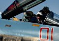 Летчик в истребителе Су-35С после приземления в истребительном авиационном полку на аэродроме Центральная Угловая в Приморском крае Летчик в истребителе Су-35С после приземления в истребительном авиационном полку на аэродроме Центральная Угловая в Приморском крае
