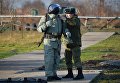 Сапер инженерных войск Южного военного округа готовится к занятиям по разминированию на учебном полигоне Ханкала, расположенного в 7 километрах от Грозного Сапер инженерных войск Южного военного округа готовится к занятиям по разминированию на учебном полигоне Ханкала, расположенного в 7 километрах от Грозного