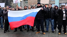 Кельнцы с флагами РФ вышли на митинг из-за инцидента с девочкой в Берлине Кельнцы с флагами РФ вышли на митинг из-за инцидента с девочкой в Берлине