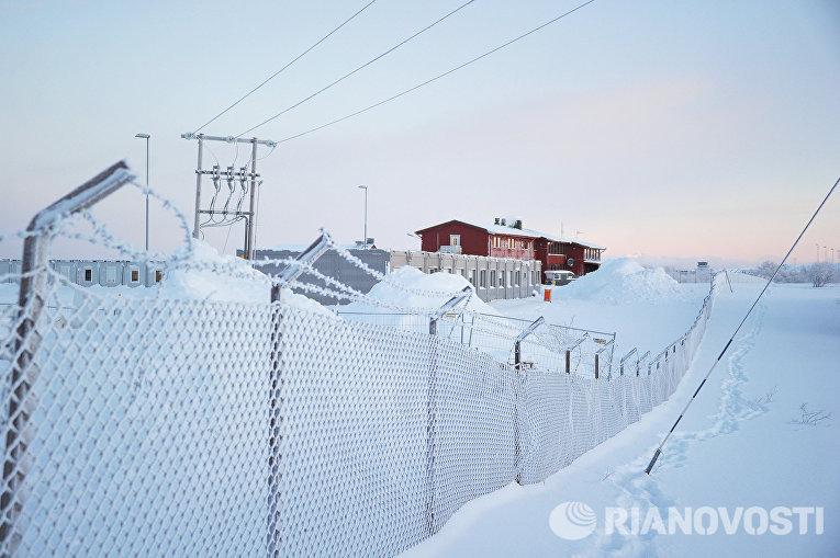 Лагерь для беженцев в районе города Киркенес на севере Норвегии Лагерь для беженцев в районе города Киркенес на севере Норвегии