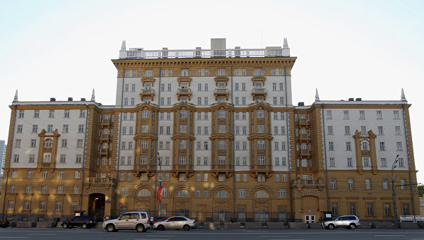 Здание американского посольства в Москве. Архивное фото