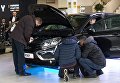 Клиенты в автосалоне Лада-Центр Юго-Запад в Санкт-Петербурге, где началась продажа компактного кроссовера Lada Xray Клиенты в автосалоне Лада-Центр Юго-Запад в Санкт-Петербурге, где началась продажа компактного кроссовера Lada Xray