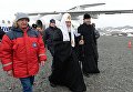 Начальник Российской Антарктической экспедиции Валерий Лукин и патриарх Московский и всея Руси Кирилл во время визита на остров Ватерлоо в Антарктиде Начальник Российской Антарктической экспедиции Валерий Лукин и патриарх Московский и всея Руси Кирилл во время визита на остров Ватерлоо в Антарктиде