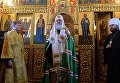 Патриарх Московский и всея Руси Кирилл во время Божественной литургии в храме Живоначальной Троицы во время визита на российскую полярную станцию Беллинсгаузен на острове Ватерлоо в Антарктиде Патриарх Московский и всея Руси Кирилл во время Божественной литургии в храме Живоначальной Троицы во время визита на российскую полярную станцию Беллинсгаузен на острове Ватерлоо в Антарктиде