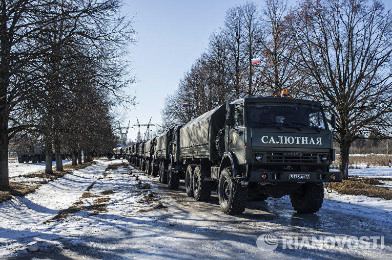 Тренировка военнослужащих 449-го отдельного салютного дивизиона ЗВО Тренировка военнослужащих 449-го отдельного салютного дивизиона ЗВО