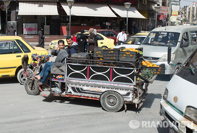 На одной из улиц Дамаска в первый день перемирия На одной из улиц Дамаска в первый день перемирия