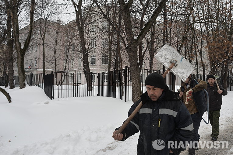 Уборка снега в Москве Уборка снега в Москве