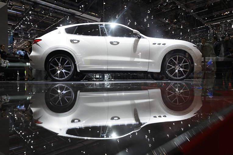 Автомобиль Maserati Levante на 86-м международном автосалоне в Женеве. Март 2016 Автомобиль Maserati Levante на 86-м международном автосалоне в Женеве. Март 2016