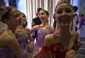 Харпер Ортлиб с ученицами Московской государственной академии хореографии после выступления Харпер Ортлиб с ученицами Московской государственной академии хореографии после выступления
