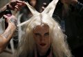 Подготовка модели к показу Lisbon Fashion Week 2016 в Португалии Подготовка модели к показу Lisbon Fashion Week 2016 в Португалии