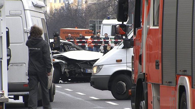 На месте взрыва автомобиля в Германии. 15 марта 2016 На месте взрыва автомобиля в Германии. 15 марта 2016