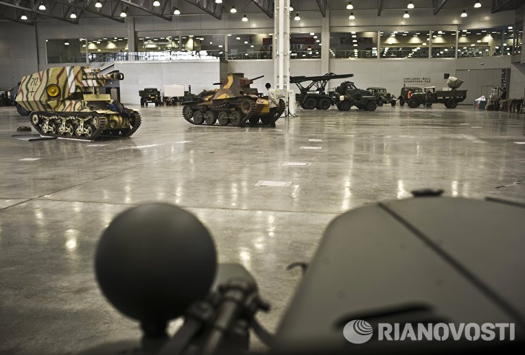 Подготовка к открытию выставки Моторы Войны в выставочном центре Крокус Экспо в Москве Подготовка к открытию выставки Моторы Войны в выставочном центре Крокус Экспо в Москве