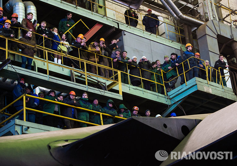 Спуск на воду подводной лодки Великий Новгород в Санкт-Петербурге Спуск на воду подводной лодки Великий Новгород в Санкт-Петербурге