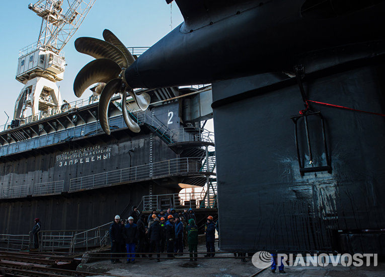 Спуск на воду подводной лодки Великий Новгород в Санкт-Петербурге Спуск на воду подводной лодки Великий Новгород в Санкт-Петербурге