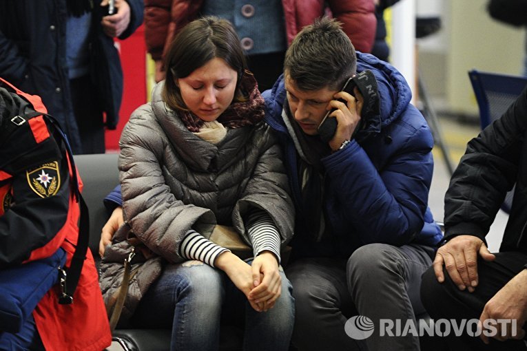 Родственники пассажиров самолета Boeing-737-800, который разбился при посадке в аэропорту Ростова-на-Дону Родственники пассажиров самолета Boeing-737-800, который разбился при посадке в аэропорту Ростова-на-Дону