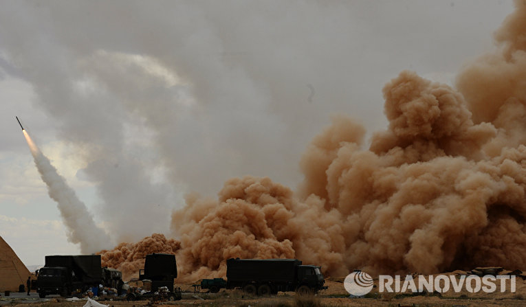 Ракетные системы залпового огня (РСЗО) Ураган вооруженных сил Сирийской арабской армии (САА) у Пальмиры Ракетные системы залпового огня (РСЗО) Ураган вооруженных сил Сирийской арабской армии (САА) у Пальмиры