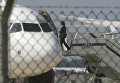 Самолет A320 компании EgyptAir в аэропорту Ларнаки, Кипр Самолет A320 компании EgyptAir в аэропорту Ларнаки, Кипр