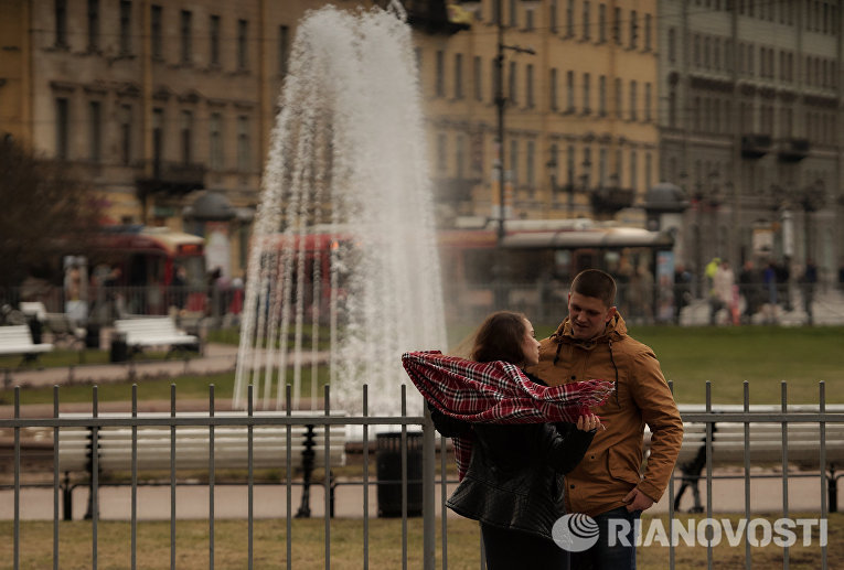 Открытие сезона фонтанов в Петербурге Открытие сезона фонтанов в Петербурге