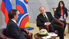 Двусторонняя встреча президента РФ В. Путина с султаном Государства Бруней-Даруссалам Хаджи Болкиахом во время саммита АСЕАН Двусторонняя встреча президента РФ В. Путина с султаном Государства Бруней-Даруссалам Хаджи Болкиахом во время саммита АСЕАН