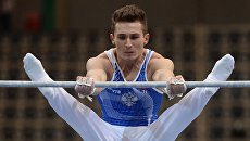 Давид Белявский (Россия) выполняет упражнения на перекладине в командном первенстве среди мужчин на чемпионате Европы по спортивной гимнастике в Берне Давид Белявский (Россия) выполняет упражнения на перекладине в командном первенстве среди мужчин на чемпионате Европы по спортивной гимнастике в Берне