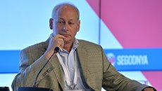Заместитель министра связи и массовых коммуникаций РФ Алексей Волин во время первой сессии Журналист в эпоху пост-мейнстрима в рамках форума Новая эпоха журналистики: прощание с мейнстримом Заместитель министра связи и массовых коммуникаций РФ Алексей Волин во время первой сессии Журналист в эпоху пост-мейнстрима в рамках форума Новая эпоха журналистики: прощание с мейнстримом