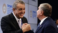 Министр нефти и горной промышленности Венесуэлы Эулохио дель Пино и председатель правления ОАО НК Роснефть Игорь Сечин. Архивное фото Министр нефти и горной промышленности Венесуэлы Эулохио дель Пино и председатель правления ОАО НК Роснефть Игорь Сечин. Архивное фото