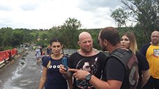 Американский спортсмен Джефф Монсон на КПП Станица Луганская в ЛНР. Архивное фото Американский спортсмен Джефф Монсон на КПП Станица Луганская в ЛНР. Архивное фото