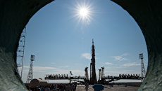Установка ракеты-носителя Союз- ФГ с пилотируемым кораблем Союз-МС на стартовую площадку космодрома Байконур Установка ракеты-носителя Союз- ФГ с пилотируемым кораблем Союз-МС на стартовую площадку космодрома Байконур